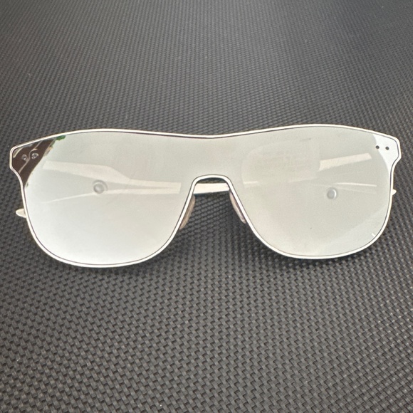 Sunglasses - Picture 4 of 5